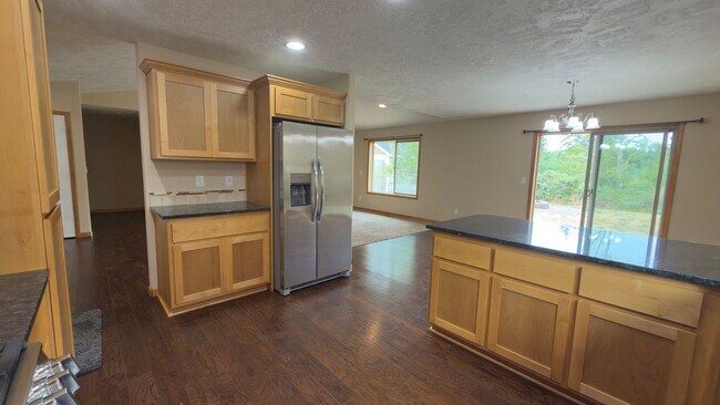 Building Photo - 355 SW Kalmia Ave