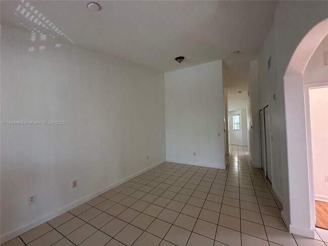 Building Photo - 1568 SE 26th St