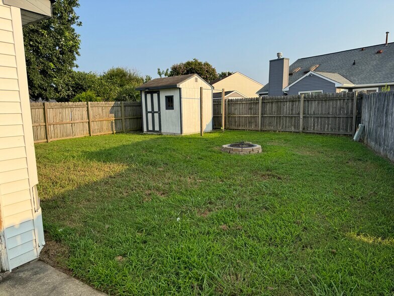 Building Photo - 1848 Gershwin Dr