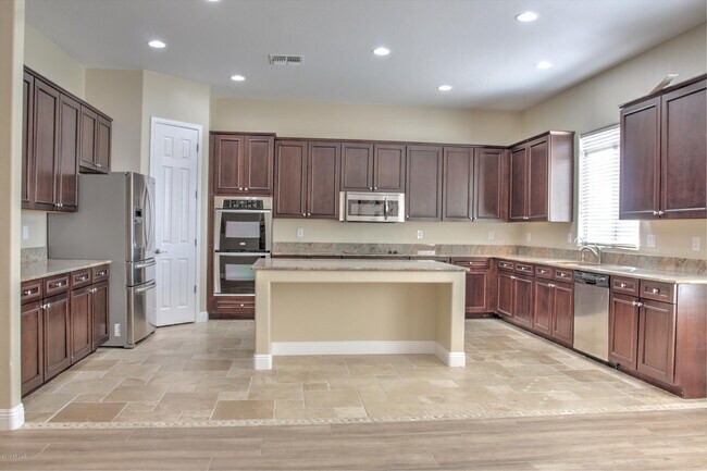 Building Photo - 2413 E Park View Ln