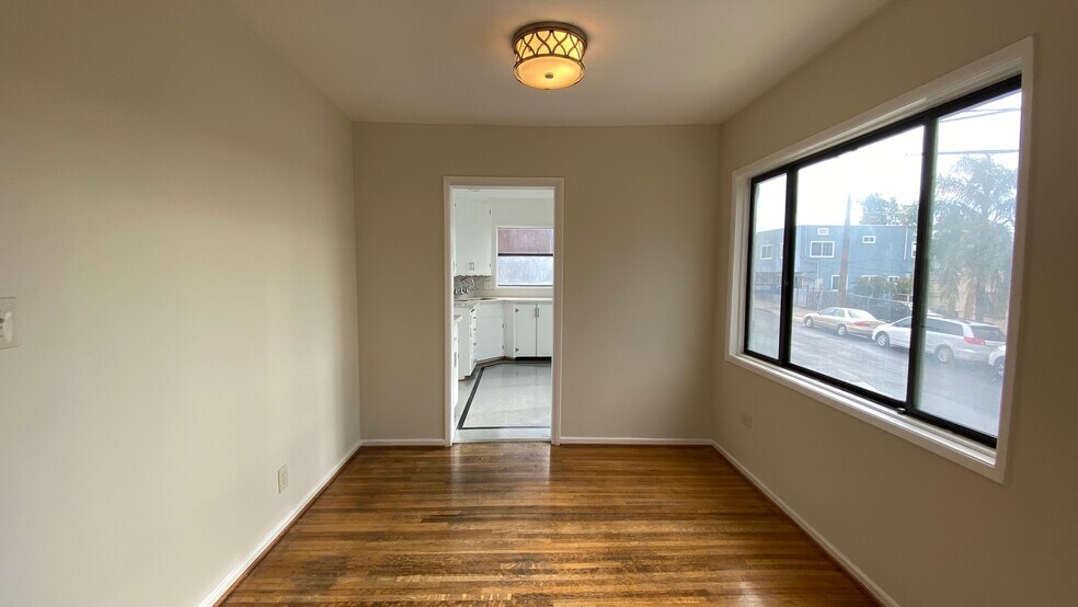 Building Photo - 4425 Maplewood Ave