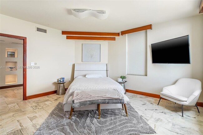 Building Photo - 2110 N Ocean Blvd