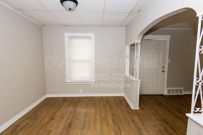 Building Photo - 3818 Highland Rd