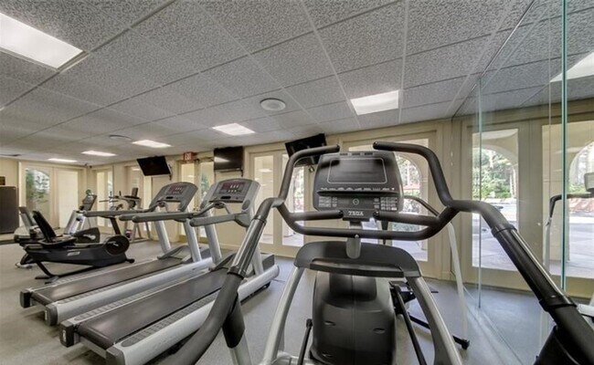 Building Photo - Great opportunity condo in a highly desirable central Las Vegas location