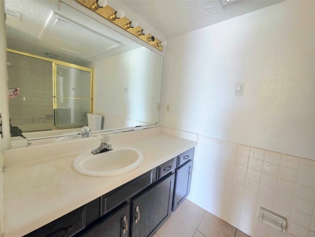 Building Photo - 2826 S Bartell Dr