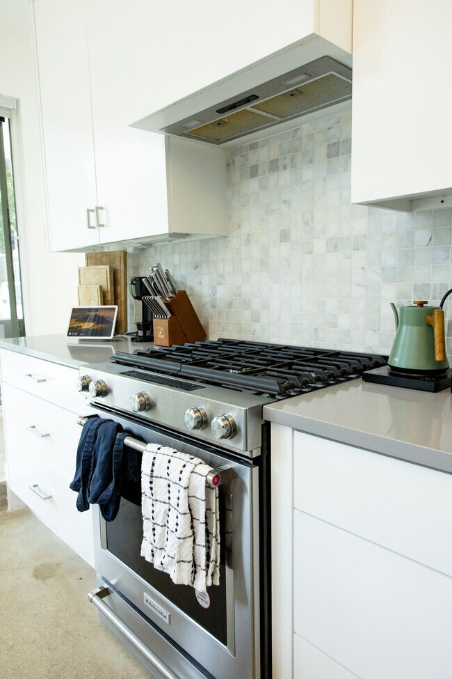 Building Photo - 507 S Park Dr