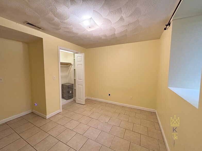 Building Photo - 123 Aspinwall Ave