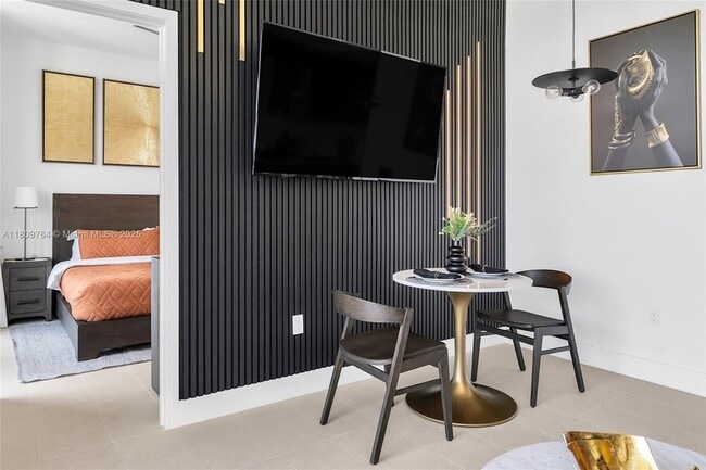 Building Photo - 601 NE 1st Ave