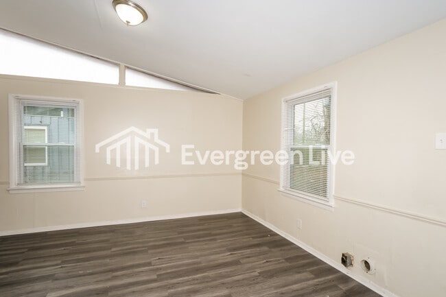 Building Photo - 1574 Gowan Dr