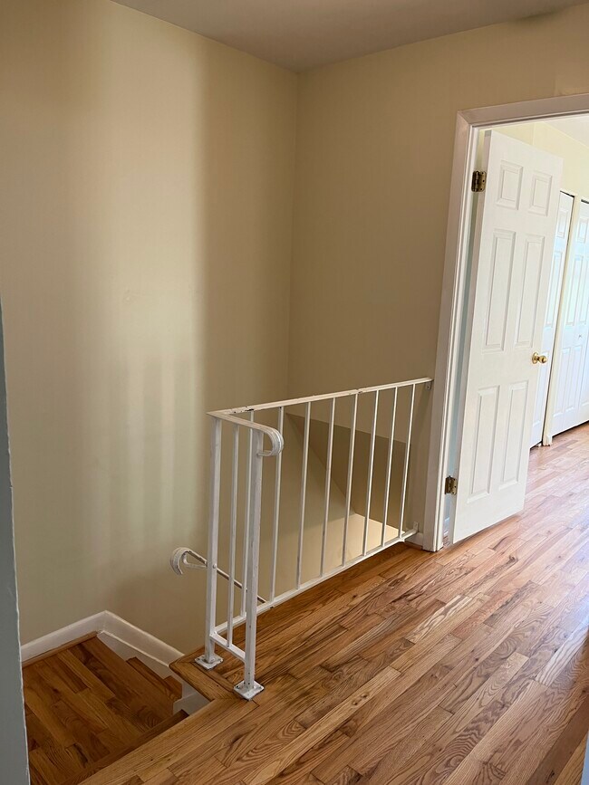 Building Photo - 2 Wimbledon Ln