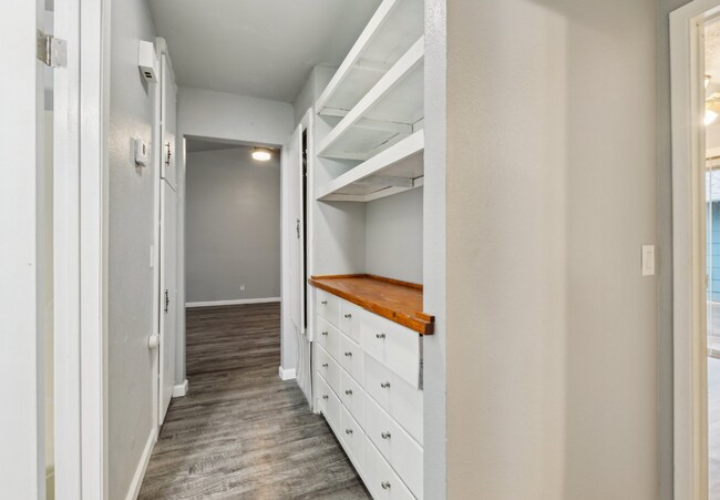 Building Photo - Charming Updated Gem Near Quail Springs!