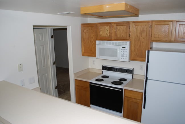 Interior Photo - 805 Kitchen - 805-815 Coffman St