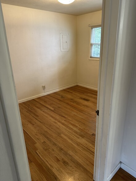 Building Photo - 363 6th Ave SW