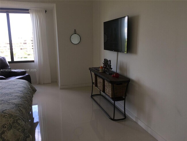 Building Photo - 201 Crandon Blvd