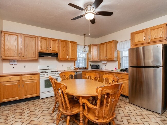 Primary Photo - 18 Taber St
