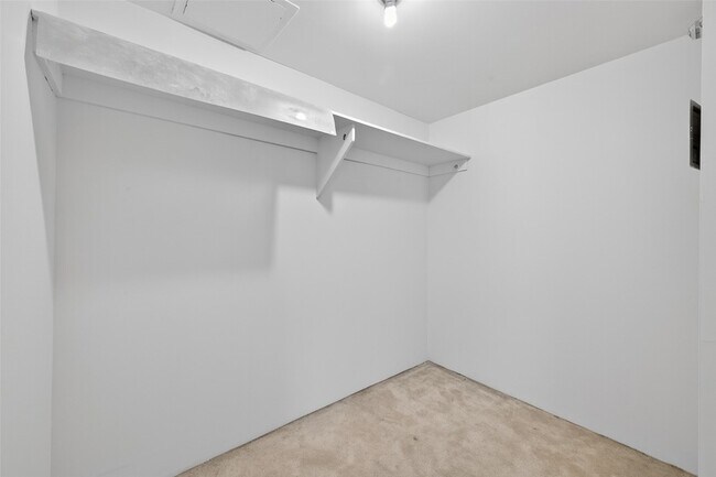 Building Photo - 5001 Woodway Dr