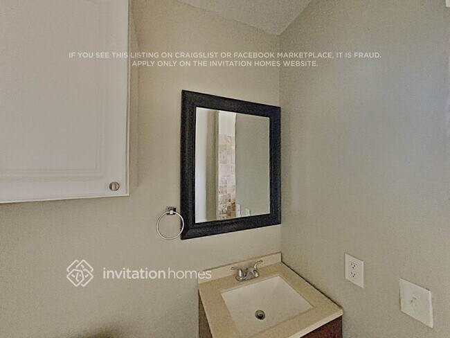 Building Photo - 1025 W 12th St