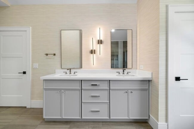 Building Photo - 1281 E Main St