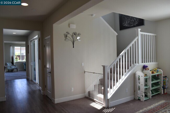 Building Photo - 582 Mandevilla Dr