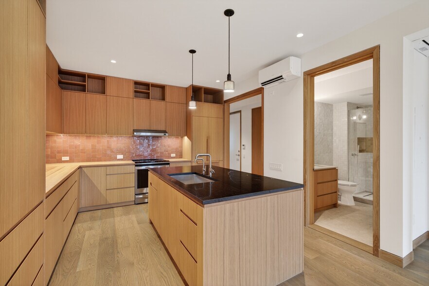 Building Photo - 316 Wall St