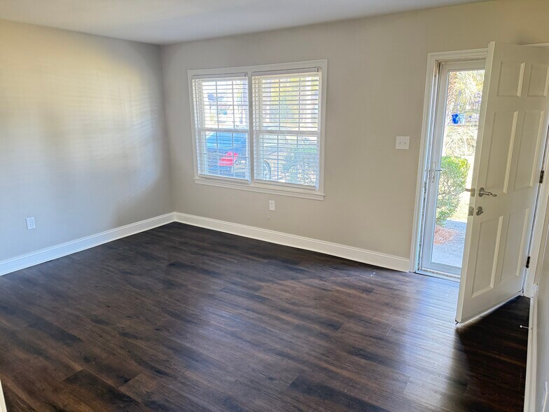 Living Room - 3410 Longwood Ln