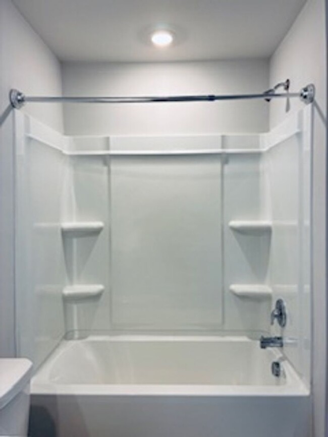 Building Photo - New 3 Bed/ 2.5 Bath Townhome Off Central A...