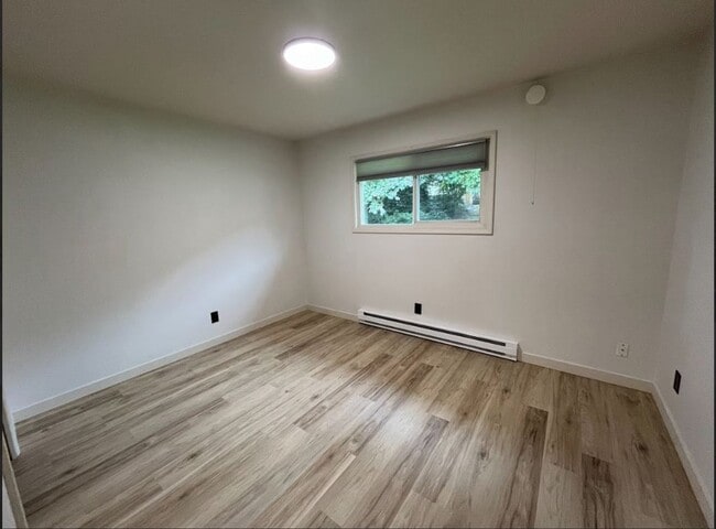 Building Photo - Lovely Apartment in Sehome