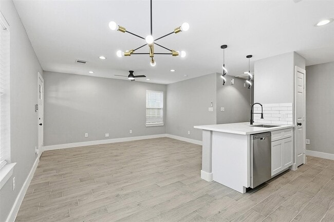 Building Photo - 9716 Fillmore St