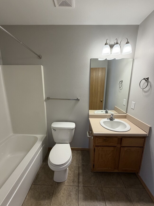 Building Photo - 340 Grant Springs Dr