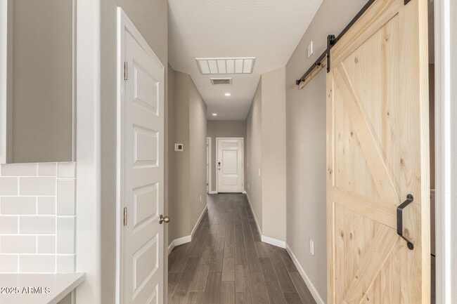 Building Photo - 1357 E Chillingham Rd