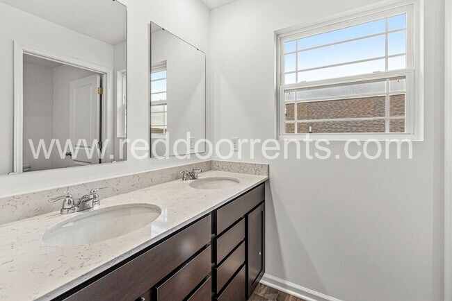 Building Photo - ? Move In Now and Get 6 Months of the Resi...