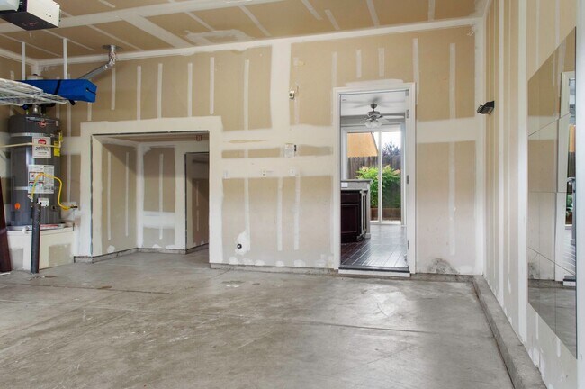 Building Photo - 3249 Torrance Ave