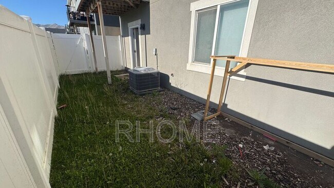 Building Photo - 8044 N Clydesdale Dr