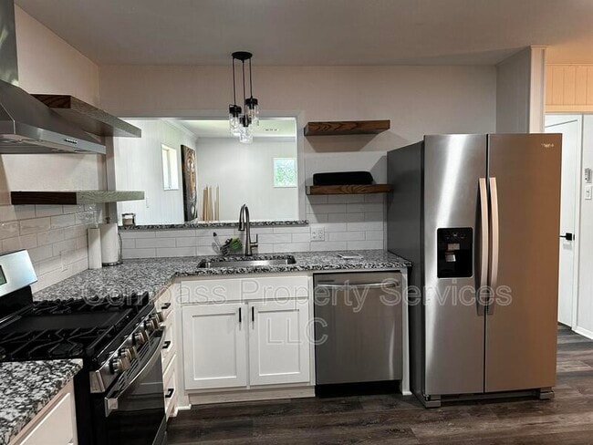 Building Photo - 201 Waters St