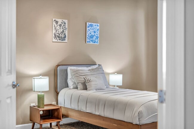 Building Photo - 1520 Taos Ln