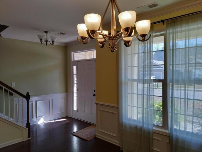 Building Photo - 128 Carolina Wren Ave