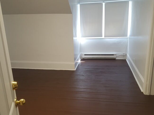 rm 6 - 402 S Burrowes St