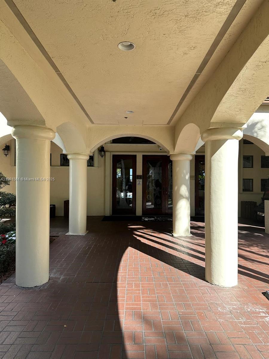Building Photo - 9410 Live Oak Pl
