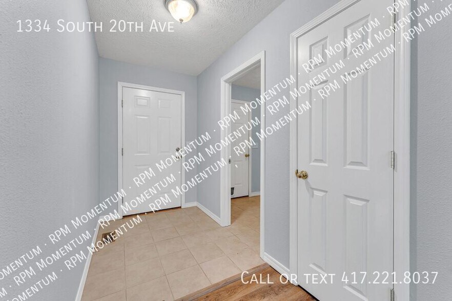 Building Photo - 1334 S 20th Ave
