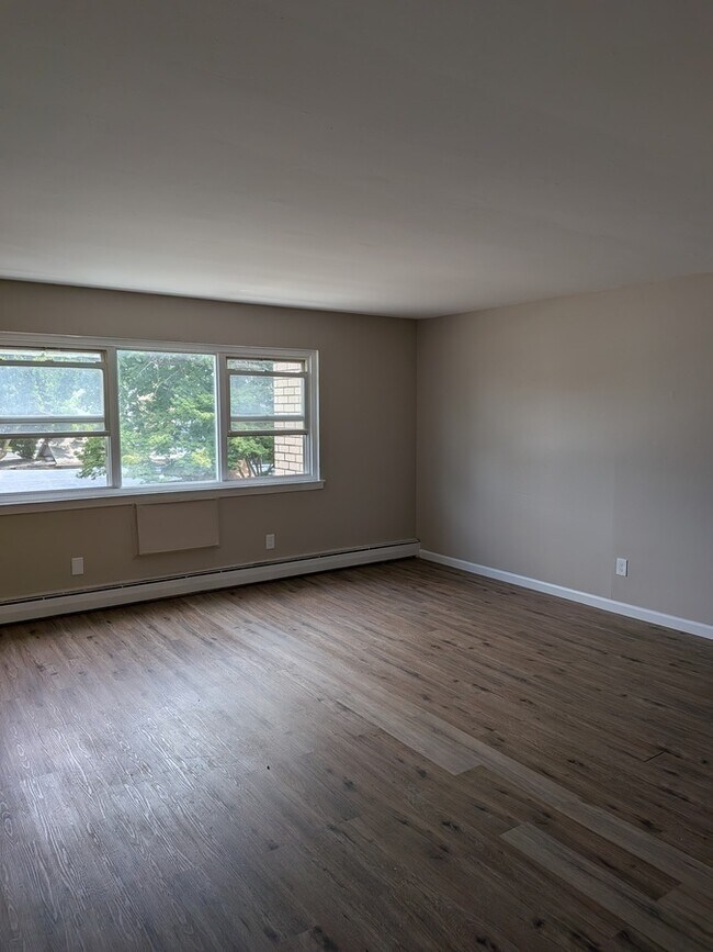 Building Photo - 204-214 Cleveland St-