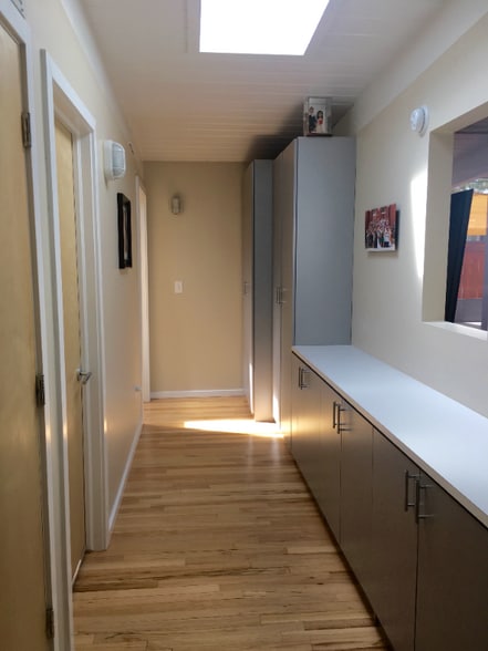 Building Photo - 1368 S Edison Way