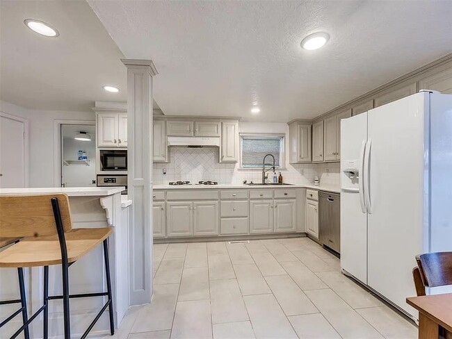 Building Photo - 1017 McFarland St