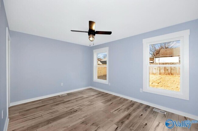 Building Photo - 3904 Cypress Ave SW