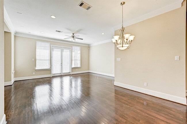 Building Photo - 746 Nicholson St