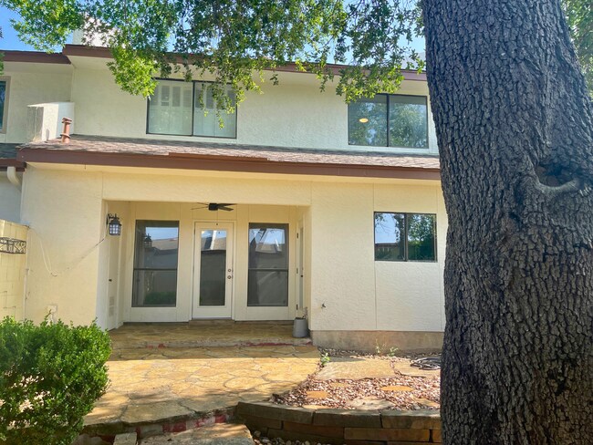 Building Photo - 5868 Royal Rdg Dr