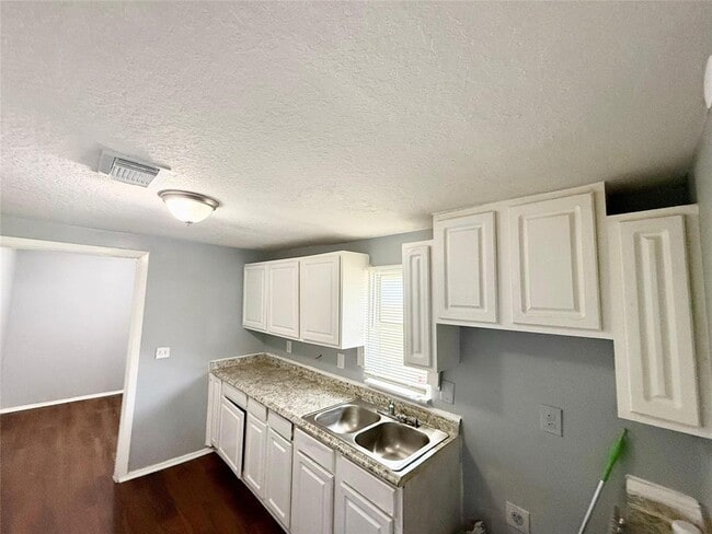 Building Photo - 4426 Phlox St