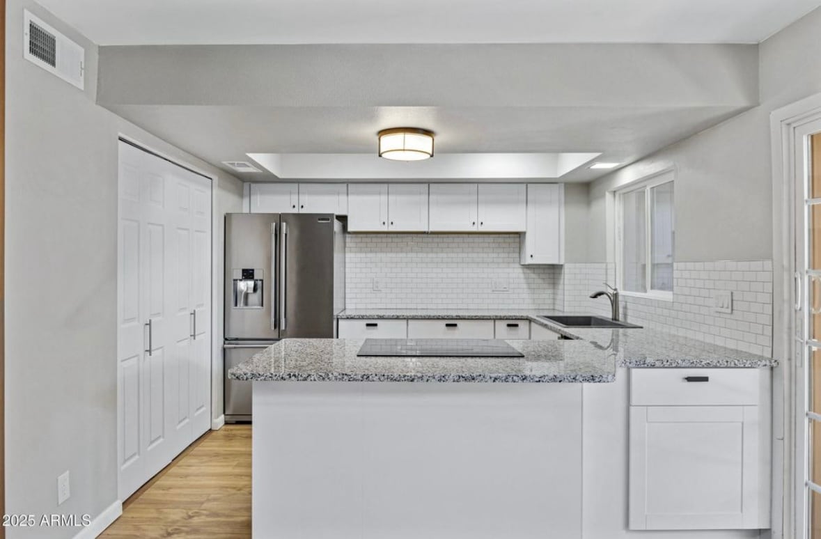 Building Photo - 225 N Standage