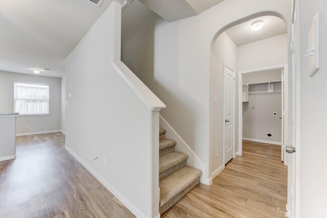 Building Photo - 5842 Adelaide River Dr