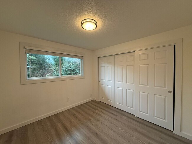 Building Photo - Weber - Seaside