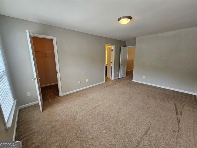 Building Photo - 3755 Long Lake Dr